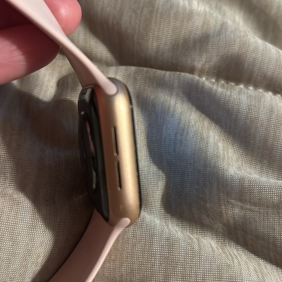 Apple Watch 6 40mm GPS Gold Pink Sands - Picture 6 of 8